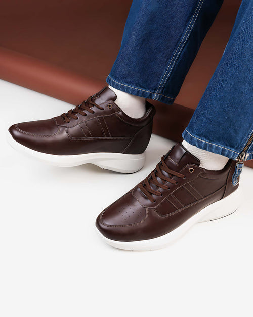 Lifestyle model wearing Hitoes Altix Trio brown height increasing sneakers with hidden lift