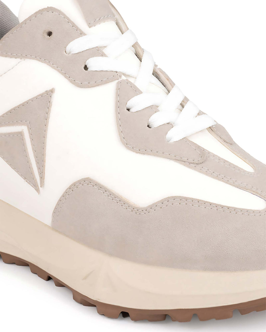 Close-up front view of Hitoes Orren beige and white elevator sneakers with built-in height lift