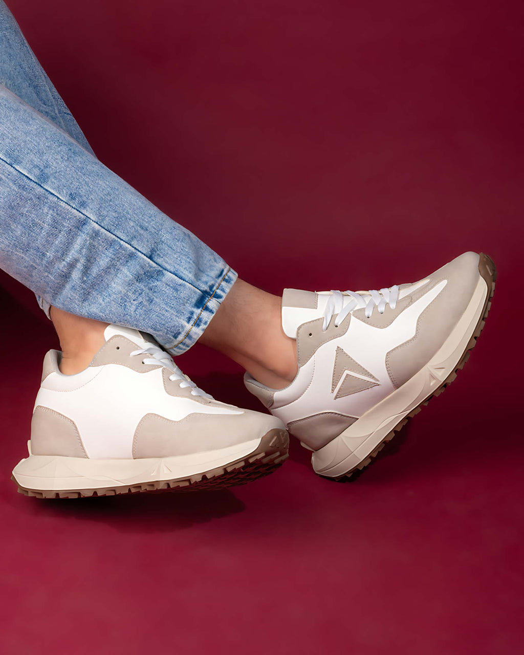 Lifestyle model wearing Hitoes Orren beige and white height increasing sneakers with hidden lift