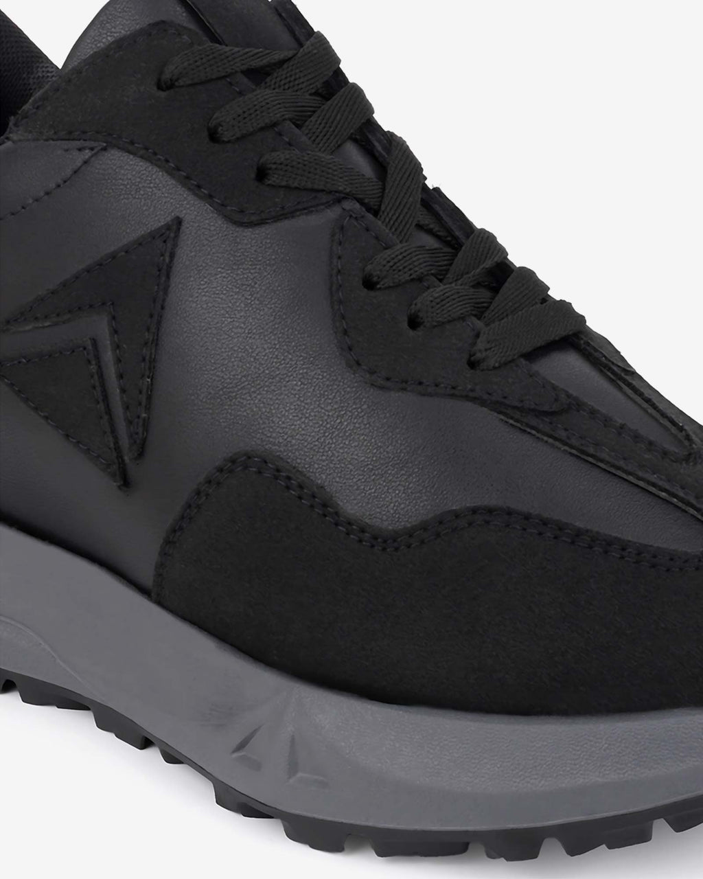 Close-up front view of Hitoes Orren black elevator sneakers with built-in height lift