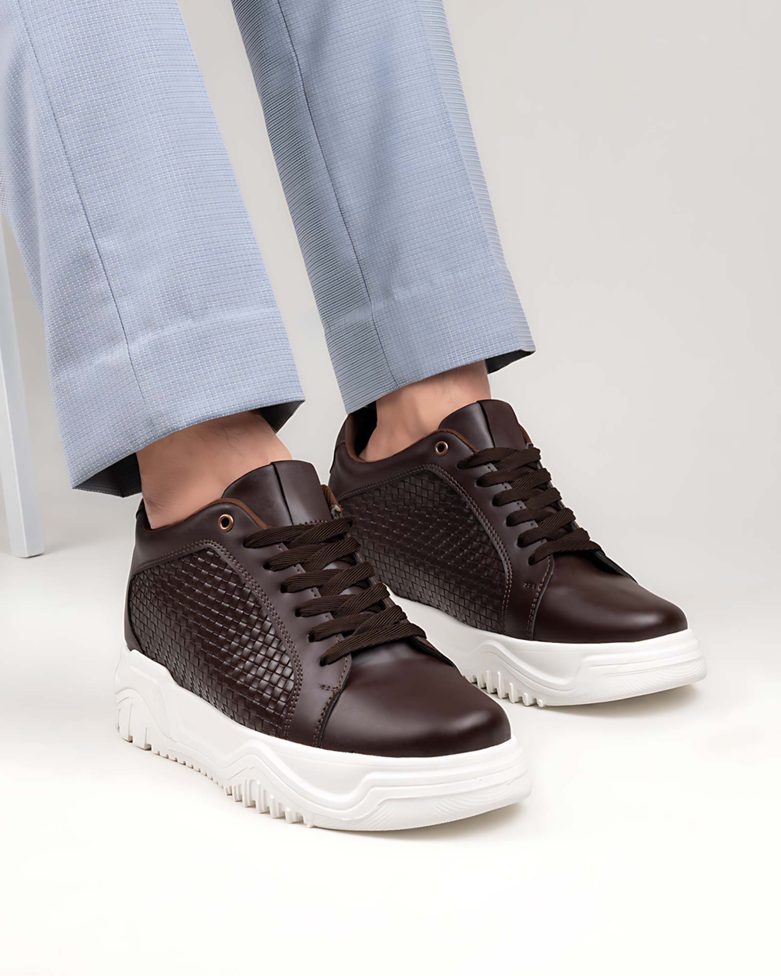 Lifestyle model wearing Hitoes Zyft Matrix brown height increasing sneakers with hidden lift