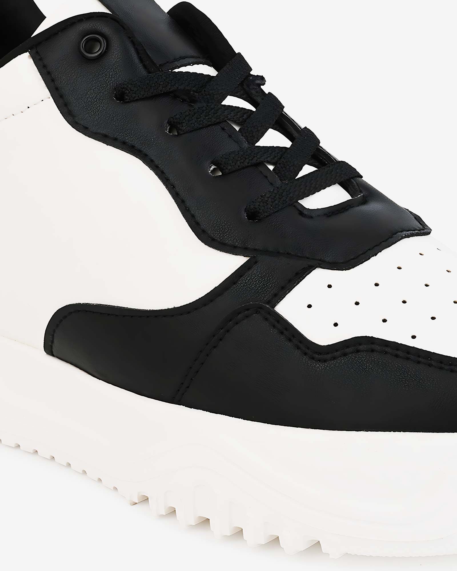 Zyft Vibes Elevator Sneakers – Black & White