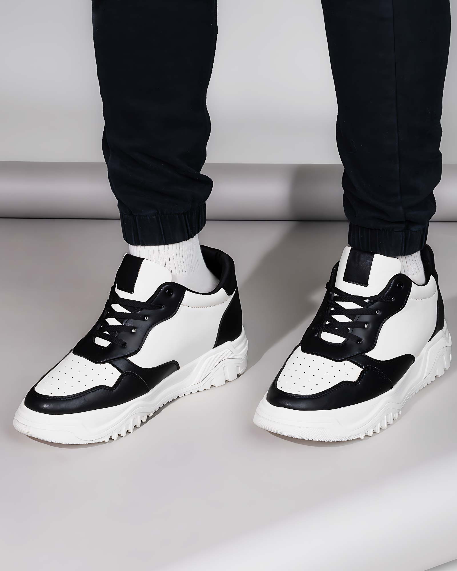 Zyft Vibes Elevator Sneakers – Black & White